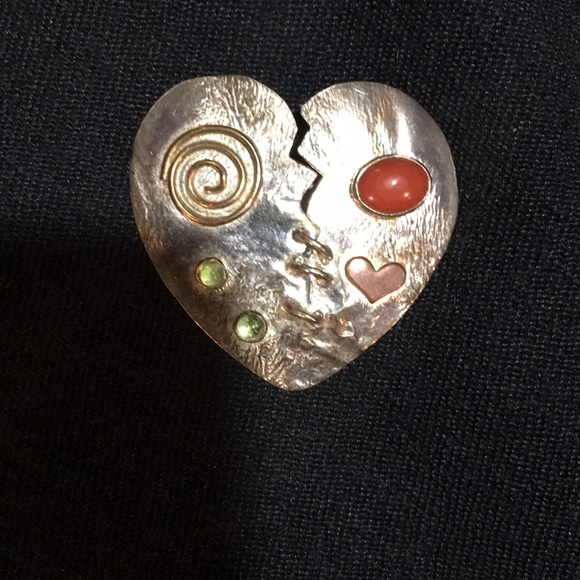 Hand Crafted pin with peridot and carnelian - Picture 1 of 3